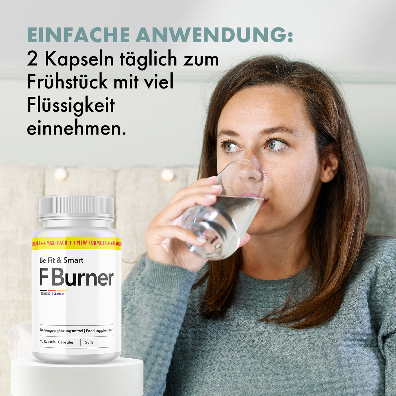 Frau trinkt Wasser neben Dose Be Fit & Smart FBurner mit sichtbarem Einnahmehinweis im Bild