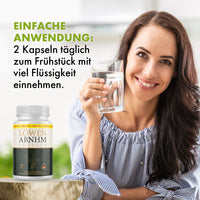 Thumbnail for Frau hält Wasserglas neben Dose Löwen ABNHM Kapseln und sichtbarem Einnahmehinweis oben links