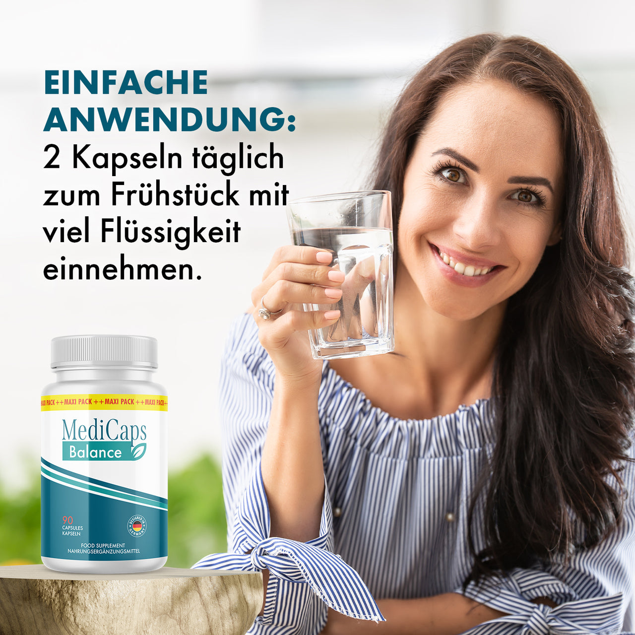 Frau hält ein Glas Wasser neben MediCaps Balance mit Einnahmehinweis zu 2 Kapseln täglich morgens