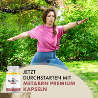 Thumbnail for Frau trainiert im Grünen mit ausgestreckten Armen, daneben Meta BrnPremium Dose mit Produkttext