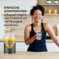 Thumbnail for Premium Redustar Forte mit lachender Frau, Wasserglas und Einnahmehinweis zu 2 Kapseln täglich