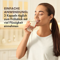 Thumbnail for Frau trinkt Wasser mit sichtbarem Einnahmehinweis zu 3 Kapseln täglich zum Frühstück im Bild