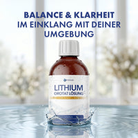Thumbnail for Braune Lithium Orotat Lösung Flasche steht im Wasser, darüber blauer Schriftzug im Bild oben